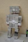 3º Premio al más reciclado.  María Peña. 1ºA. "Robot de periódico"