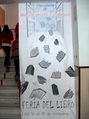 Cartel anunciador de la feria del libro en la entrada del Centro
